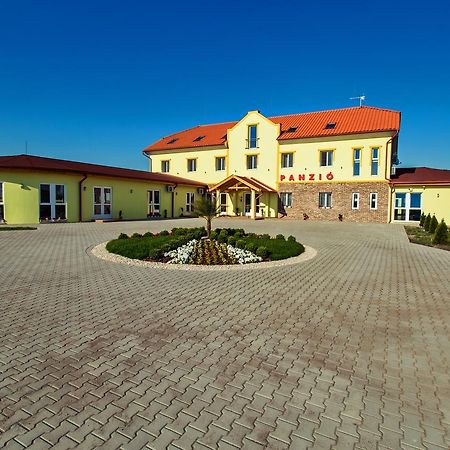 Kentaur Lovaspanzio Hódmezővásárhely Exterior foto