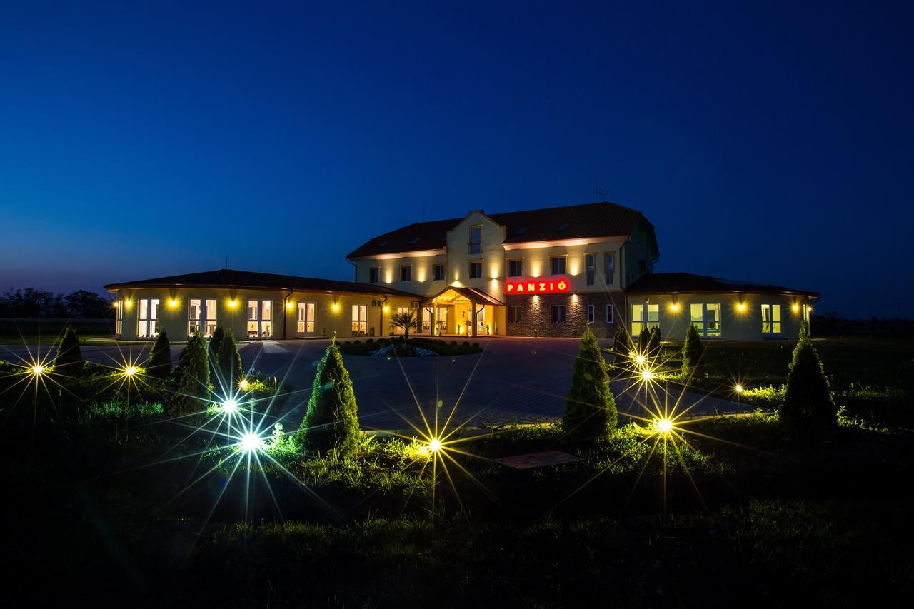 Kentaur Lovaspanzio Hódmezővásárhely Exterior foto